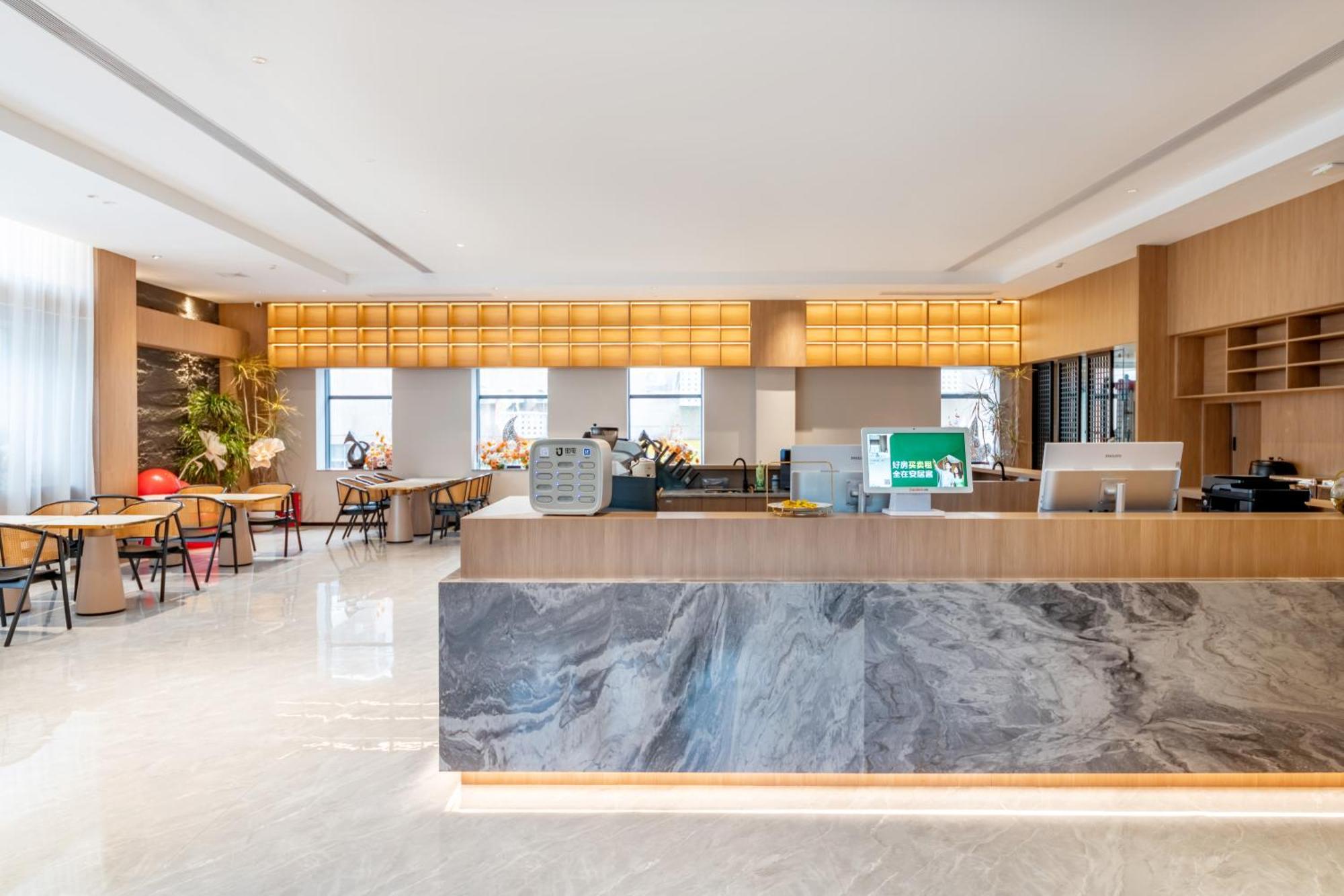 Luyue Hotel Movie Hotel Huaqiangbei Convention And Exhibition Center Branch Шэньчжэнь Экстерьер фото